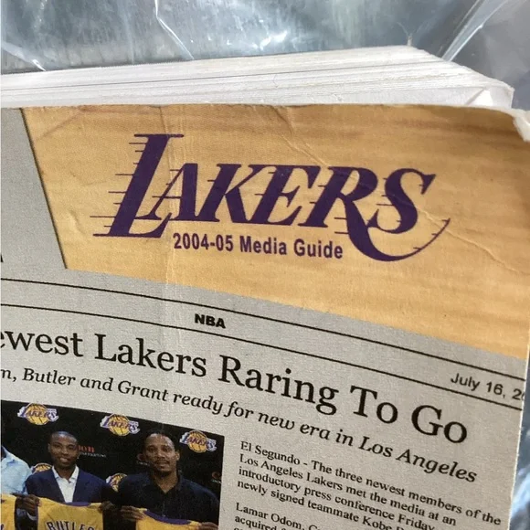 Lakers 2004-05 Media Guide Great For Lakers Fans 🏀 - Picture 2 of 3